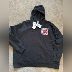 CINCINNATI BENGALS CRUCIAL CATCH HOODIE. (NWT)